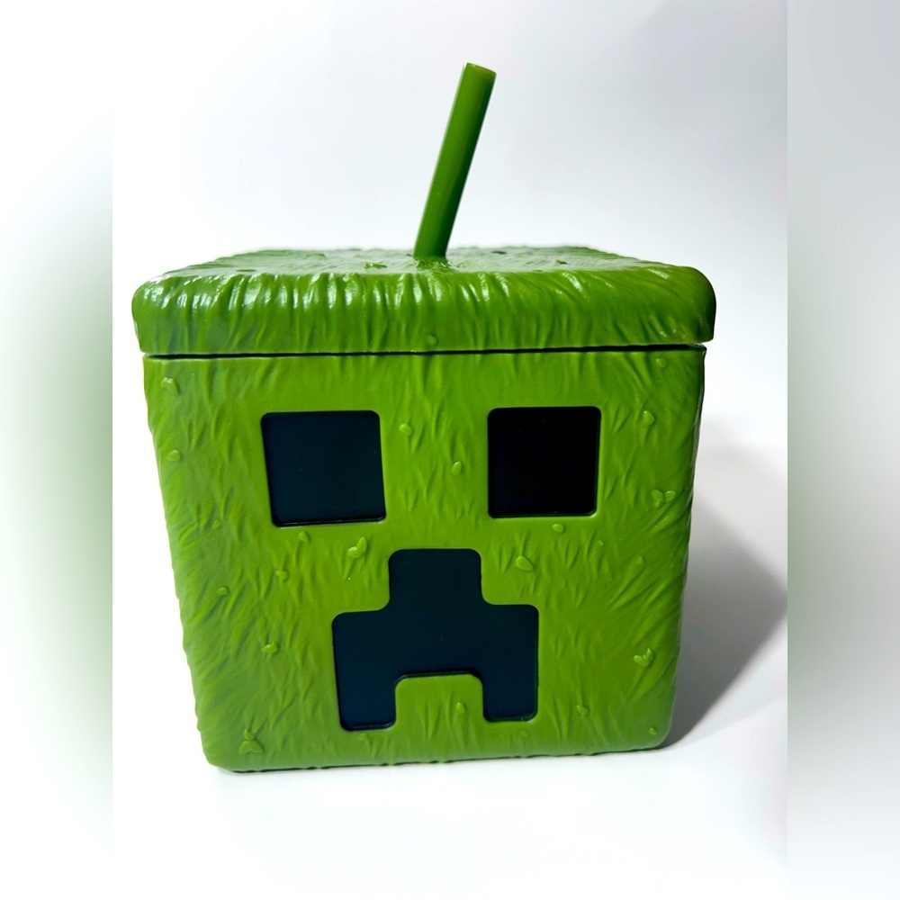 A Minecraft Movie - Creeper Cup w/ Straw - Brand New 🧱🧟‍♂️⛏️